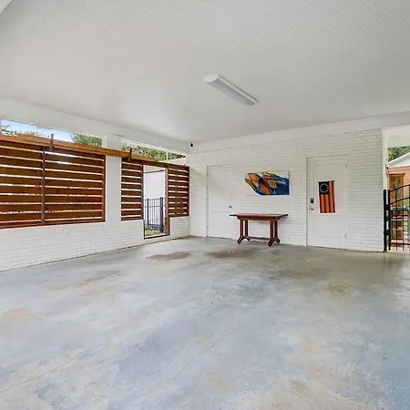 Poolside Bungalow With Fire Pit Fun And King Suite Charlotte Extérieur photo