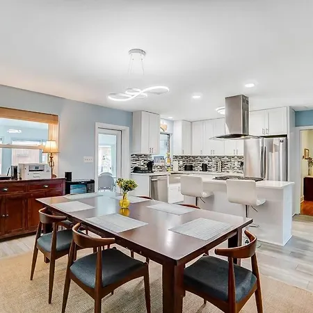 Poolside Bungalow With Fire Pit Fun And King Suite Charlotte Extérieur photo