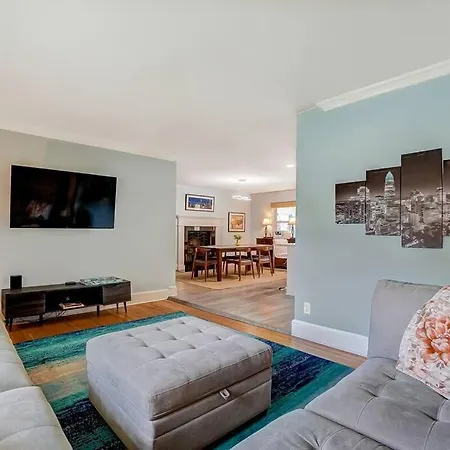 Poolside Bungalow With Fire Pit Fun And King Suite Charlotte Extérieur photo