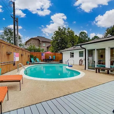 Poolside Bungalow With Fire Pit Fun And King Suite Charlotte Extérieur photo