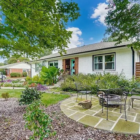 Poolside Bungalow With Fire Pit Fun And King Suite Charlotte Extérieur photo