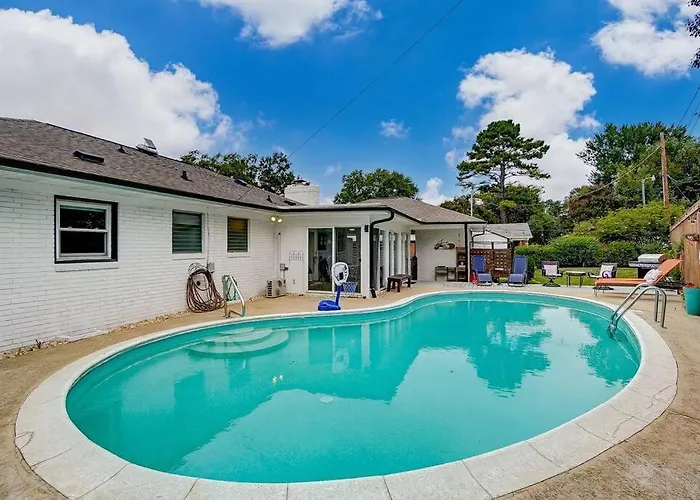 Poolside Bungalow With Fire Pit Fun And King Suite